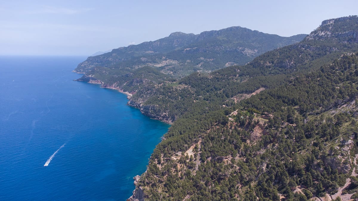 Vista aérea de la costa norte de la isla de Mallorca